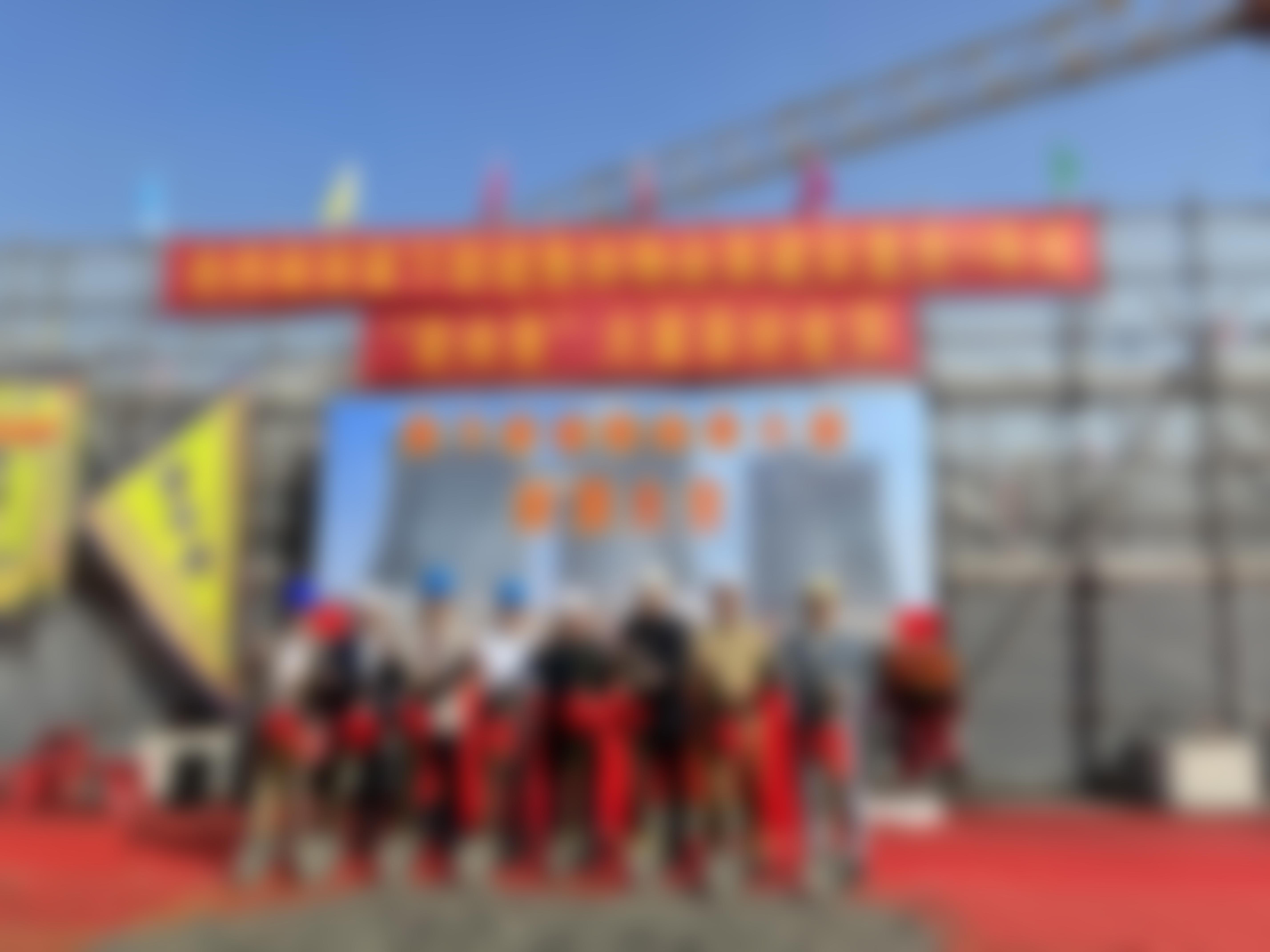 匠心倾筑 | 喜封金顶 热烈祝贺金融城起步区棠下新墟集体物业复建安置房1工程主体结构喜封金顶